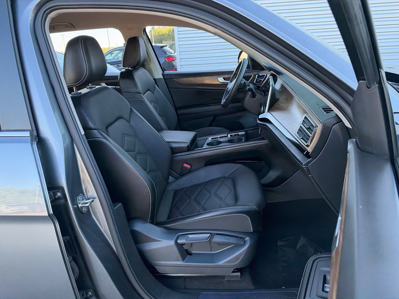 Certified 2024 Volkswagen Atlas SE FWD image 34