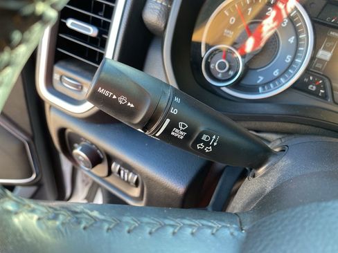 Used 2019 RAM 1500 Laramie image 31