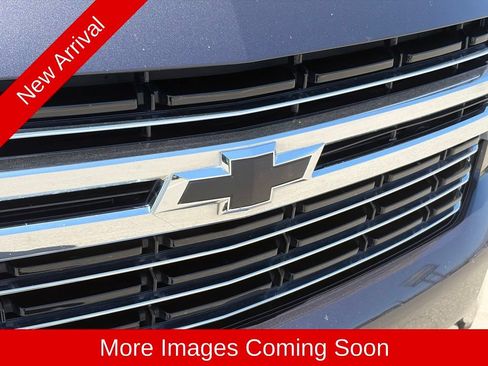 Used 2023 Chevrolet Suburban LT RWD image 6