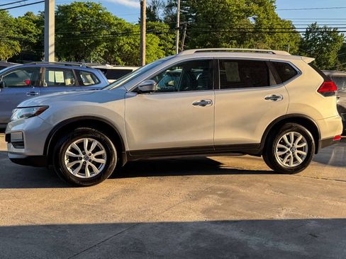 Used 2017 Nissan Rogue SV AWD/4WD image 6