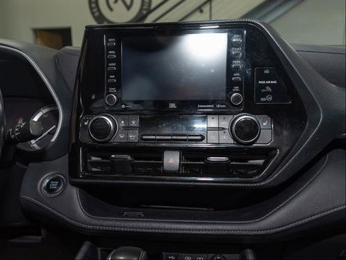 Used 2022 Toyota Highlander XSE AWD/4WD image 15