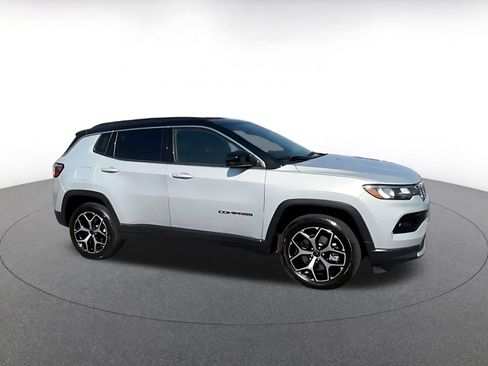 Used 2025 Jeep Compass Limited AWD/4WD image 2