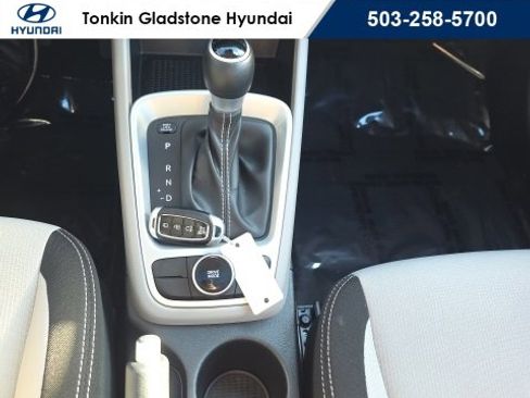 Certified 2025 Hyundai Venue SEL image 19