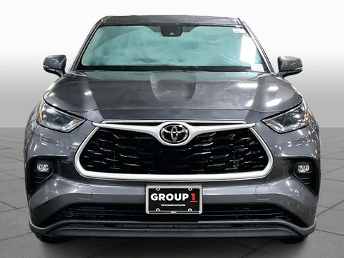 Certified 2022 Toyota Highlander LE image 3