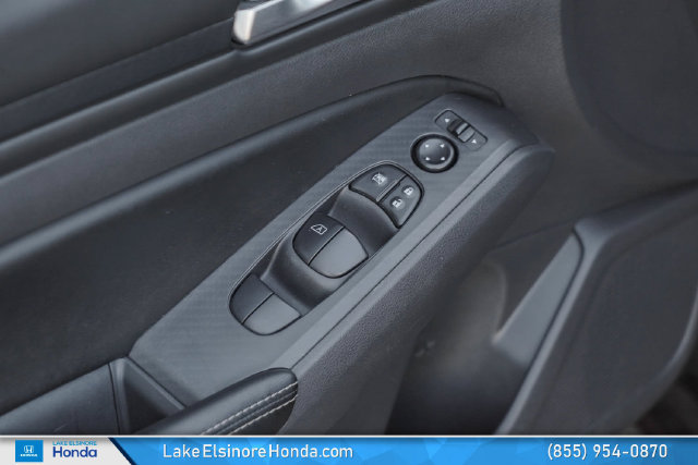 Used 2025 Nissan Altima 2.5 SV FWD image 14