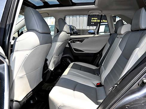 Used 2019 Toyota RAV4 Limited w/ Advanced Technology Package FWD image 12