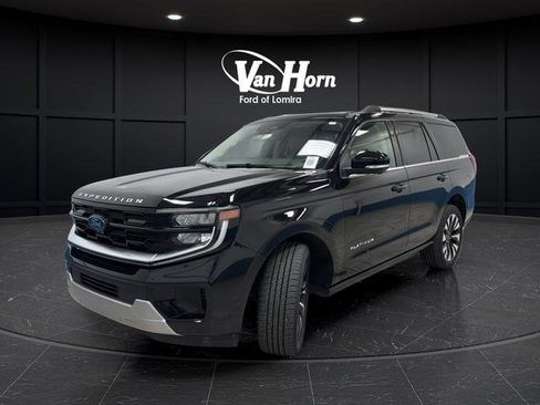 Used 2025 Ford Expedition Platinum w/ Driver's Package image 3
