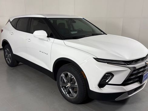 Used 2023 Chevrolet Blazer LT FWD image 2