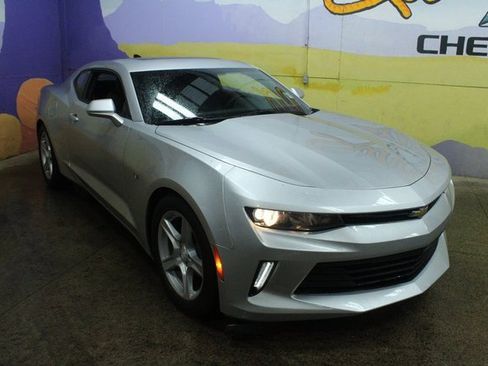 Used 2018 Chevrolet Camaro LT image 4