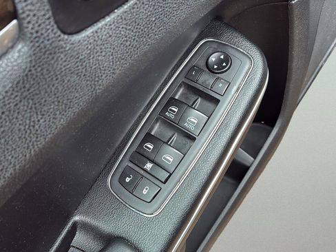 Used 2020 Chrysler 300 Limited image 21