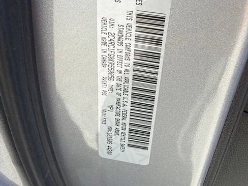 Used 2019 Chrysler Pacifica Touring Plus w/ Advanced Safetytec Group FWD image 15