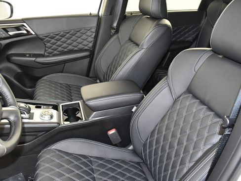 Used 2025 Mitsubishi Outlander SEL image 38