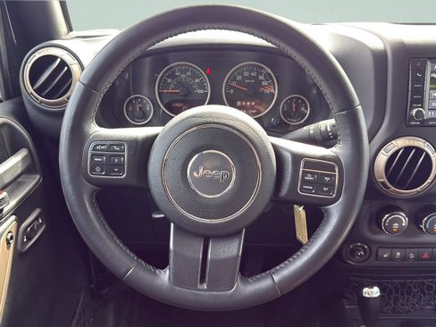 Used 2016 Jeep Wrangler Unlimited Sahara AWD/4WD image 17