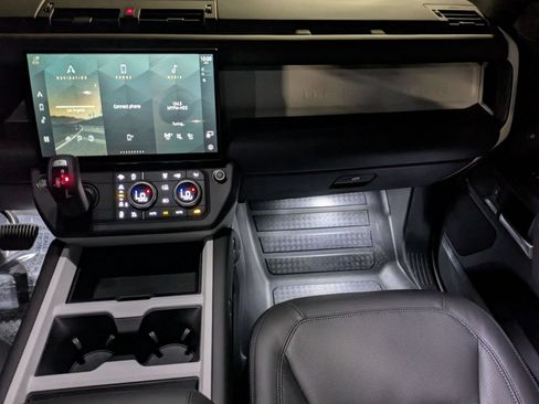 New 2026 Land Rover Defender 110 X-Dynamic SE AWD/4WD image 28