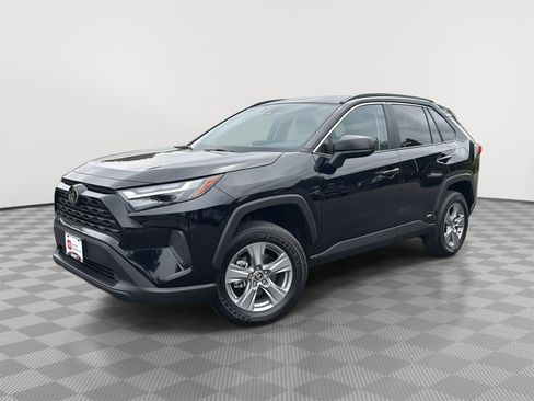 Used 2025 Toyota RAV4 LE AWD/4WD image 1