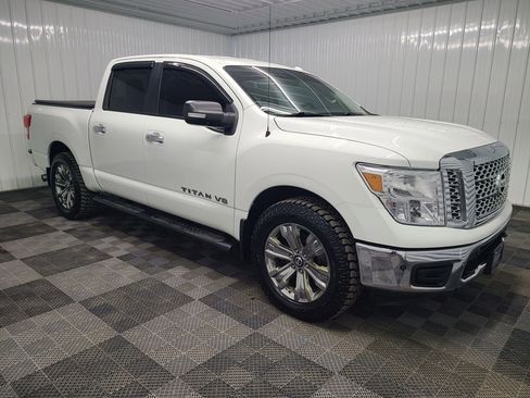 Used 2018 Nissan Titan SV w/ SV Convenience Package AWD/4WD image 11