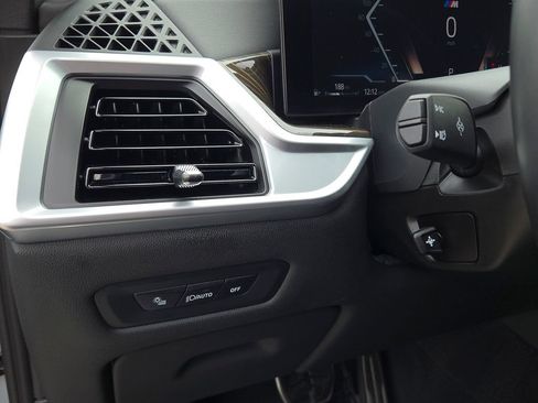 Used 2025 BMW X5 sDrive40i w/ M Sport Package RWD image 16