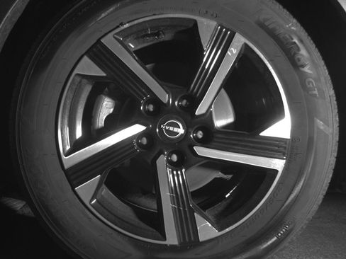 Used 2025 Nissan Sentra SV image 12