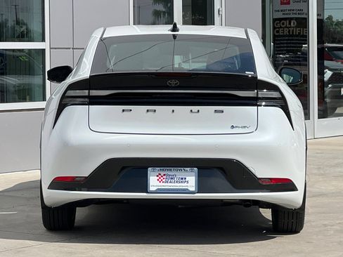 Used 2026 Toyota Prius Plug-In Hybrid FWD image 5