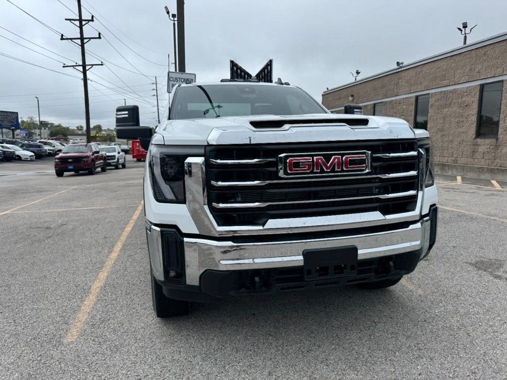 Used 2026 GMC Sierra 3500 SLE AWD/4WD image 3