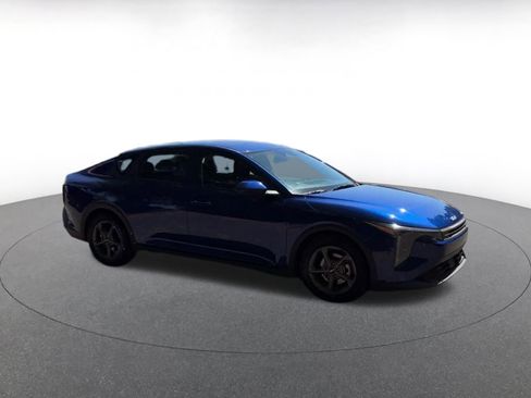 Used 2025 Kia K4 FWD image 2
