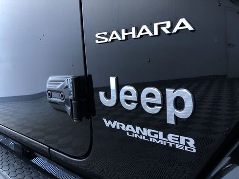Used 2021 Jeep Wrangler Unlimited Sahara w/ Cold Weather Group AWD/4WD image 16