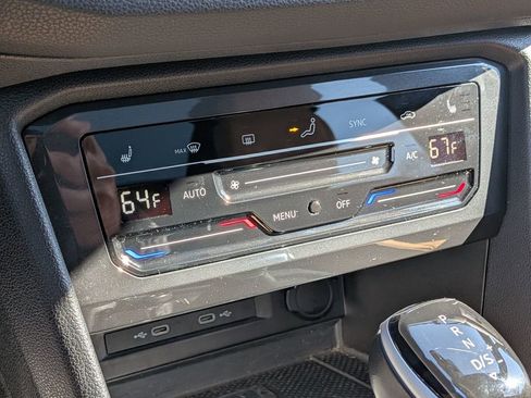 Used 2023 Volkswagen Tiguan SE image 21