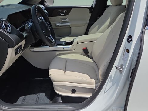 Used 2023 Mercedes-Benz GLB 250 image 9