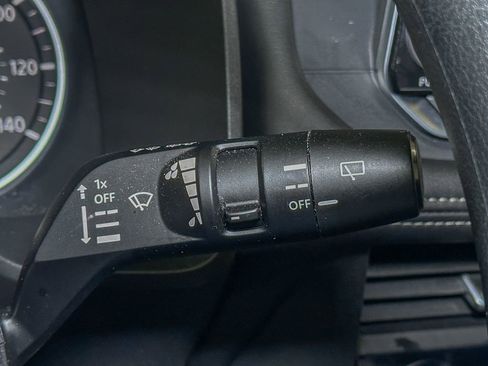 Used 2024 Nissan Rogue SV image 34