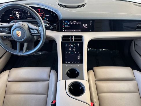 Used 2022 Porsche Taycan image 4