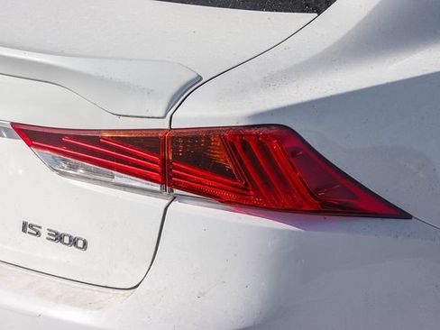 Used 2019 Lexus IS 300 RWD image 8