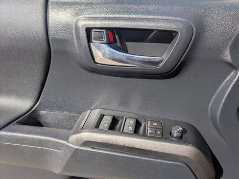 Used 2019 Toyota Tacoma TRD Off-Road image 16