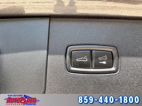 Used 2023 Porsche Cayenne w/ Premium Package AWD/4WD image 35