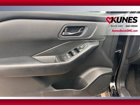 Used 2024 Nissan Rogue S image 9