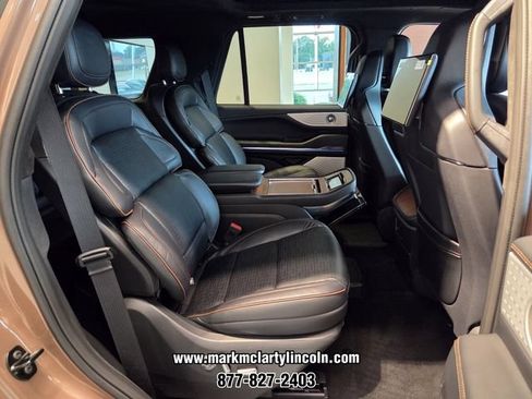 New 2026 Lincoln Navigator Black Label AWD/4WD image 9