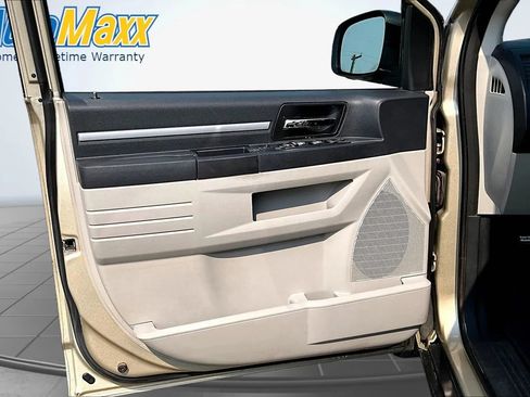Used 2010 Dodge Grand Caravan Hero w/ Popular Equipment Group FWD image 15
