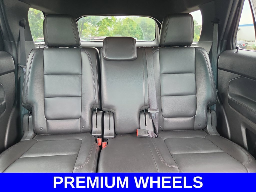 Used 2015 Ford Explorer XLT w/ Equipment Group 202A AWD/4WD image 10