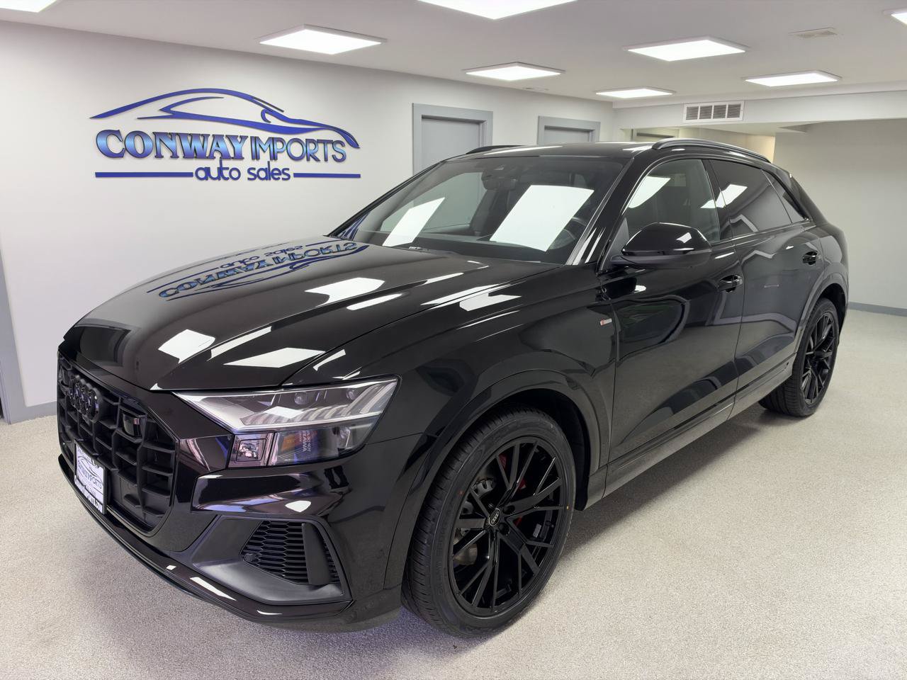 Used 2023 Audi Q8 Prestige w/ Prestige Package AWD/4WD image 2