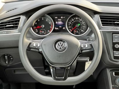 Used 2020 Volkswagen Tiguan S image 35