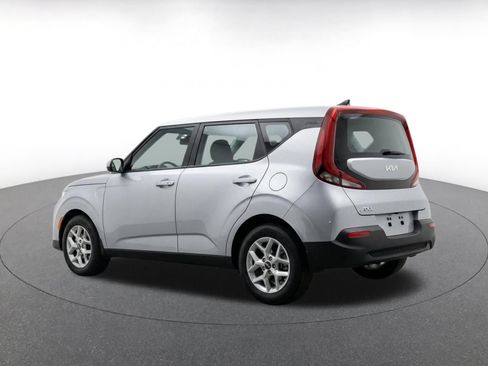 Used 2025 Kia Soul LX w/ LX Technology Package FWD image 7