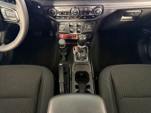 Used 2025 Jeep Wrangler Unlimited Rubicon 4xe w/ Convenience Group image 17