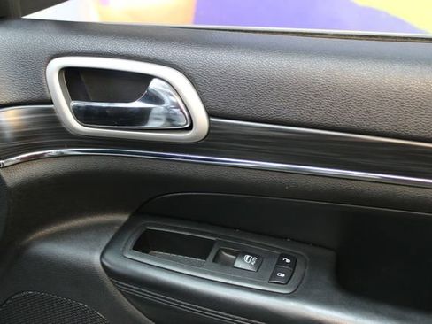 Used 2020 Jeep Grand Cherokee Limited w/ Luxury Group II image 9