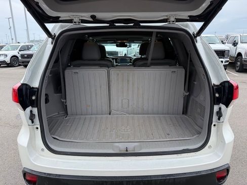 Used 2018 Toyota Highlander XLE image 20