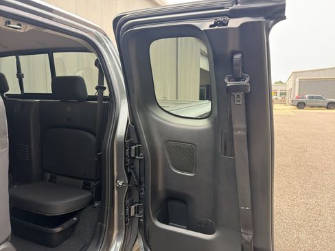 Used 2022 Nissan Frontier SV RWD image 12