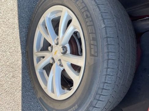 Used 2017 Chevrolet Equinox LT w/ Convenience Package image 9