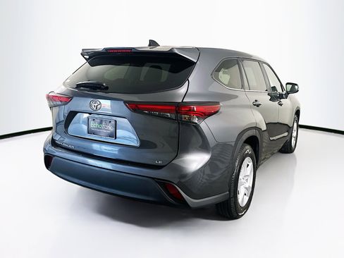 Used 2023 Toyota Highlander LE image 9