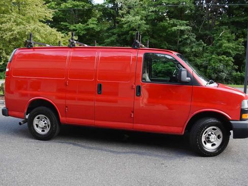 Used 2020 Chevrolet Express 2500 RWD image 3