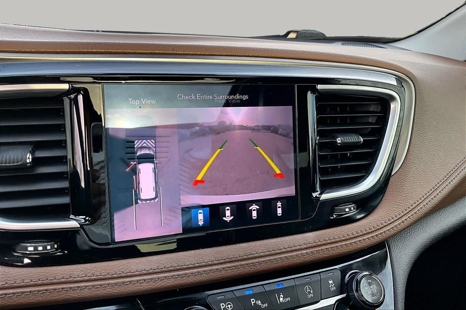 Used 2018 Chrysler Pacifica Limited w/ Advanced Safetytec Group FWD image 26