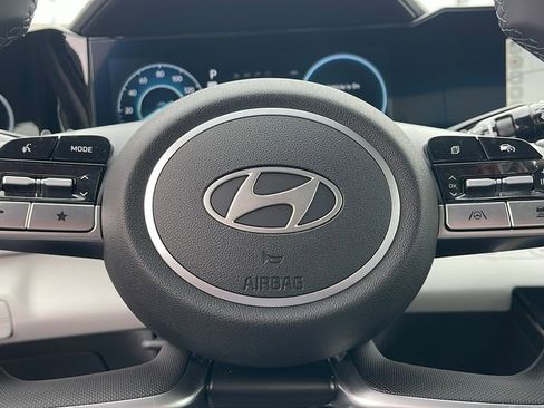 New 2025 Hyundai Elantra Limited image 24