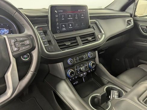 Used 2023 GMC Yukon SLT w/ SLT Premium Package image 18